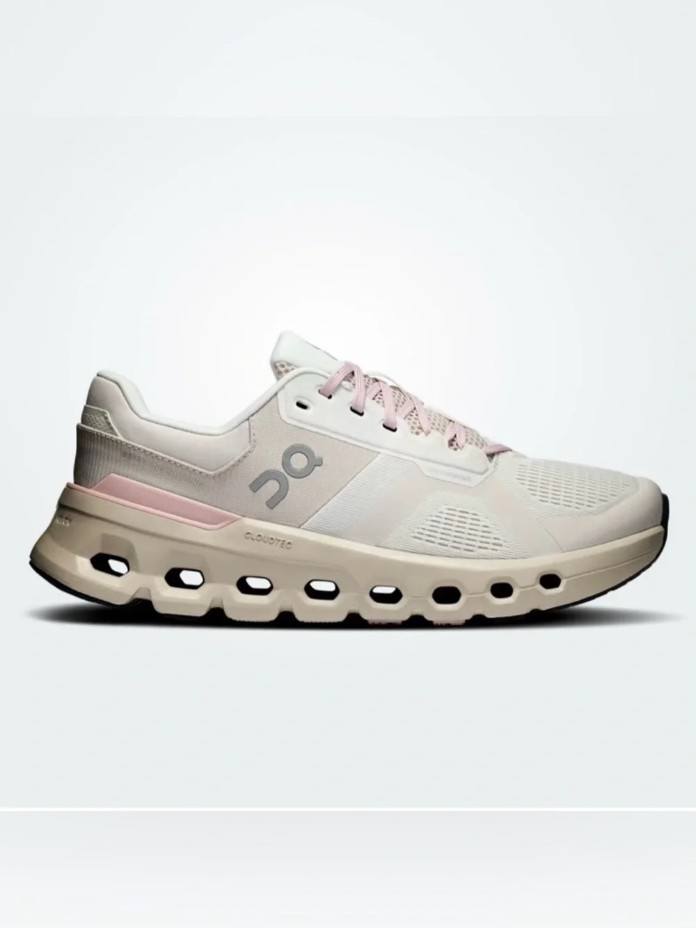 On Cloudrunner 2 - Picture 3 of 3